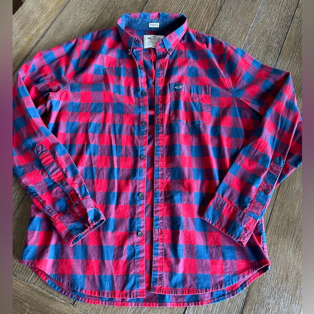 Hollister Men’s plaid buttoned shirt Worn once